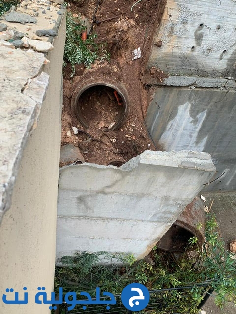 انهيار جدار ضخم وسقوطه على بيت في كفرمندا دون اصابات